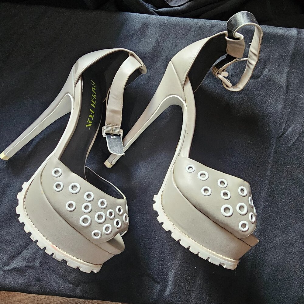 Paper fox heels